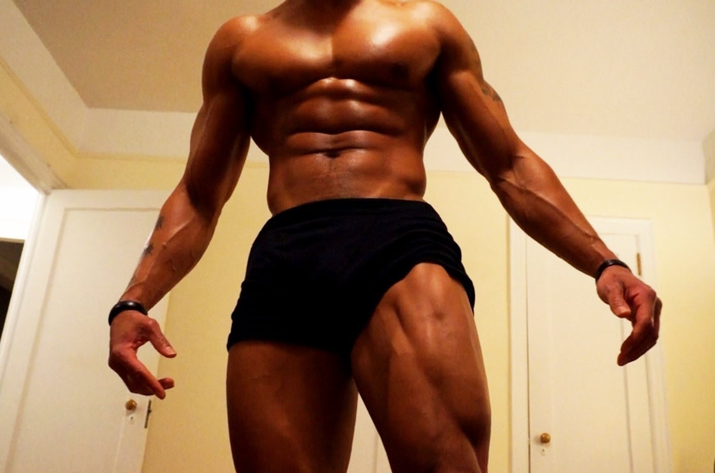 Strong legs. Сильные ноги. Strong Legs man. Quads muscle. Big quads.